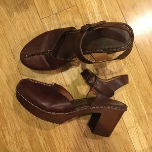 Ten Points Leather Clogs